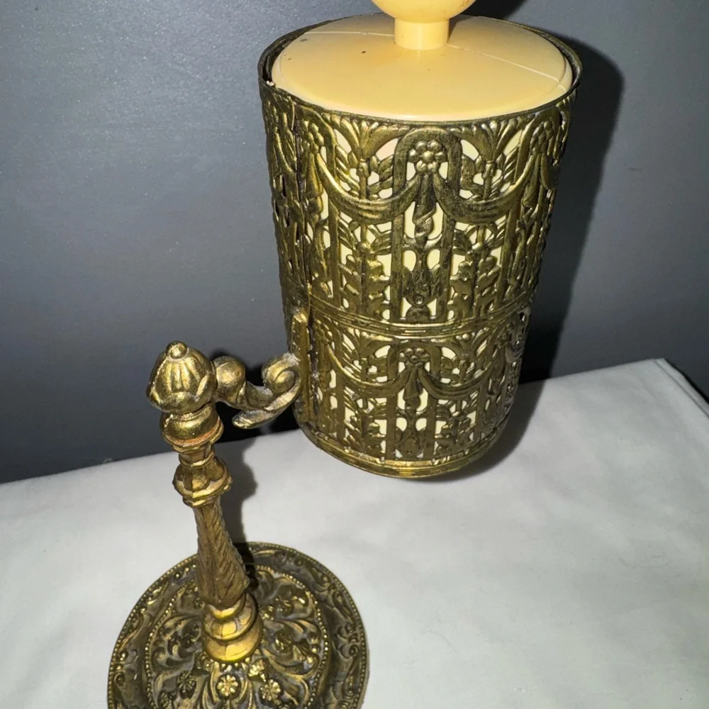 Vintage gold metal stand Dixie cup holder vanity Hollywood regency filigree - Picture 2 of 4